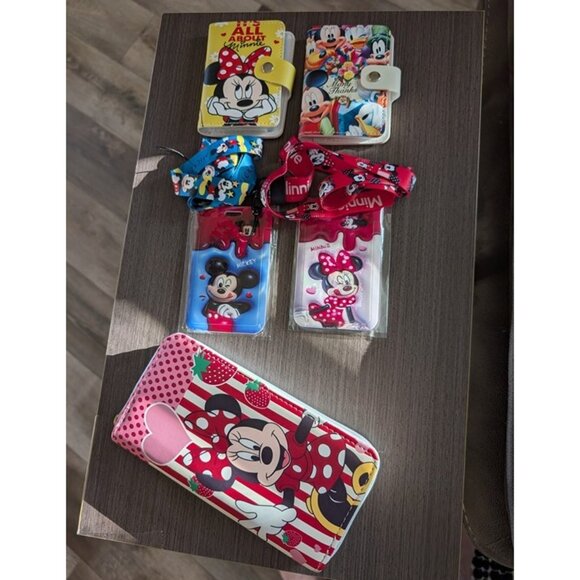 Minnie & Mickey Accessory Bundle – Wallet, Badge Holders, Lanyards & Card Wallet - Picture 1 of 9